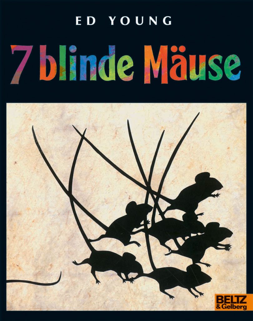 Sechs blinde Mäuse sind mit ihren ganzen Körpern gezeichnet und von der siebenten Maus nur der lange Schwanz. Buchumschlag-Illustration zu "7 blinde Mäuse" von Ed Young, erschienen im Verlag Beltz & Gelberg